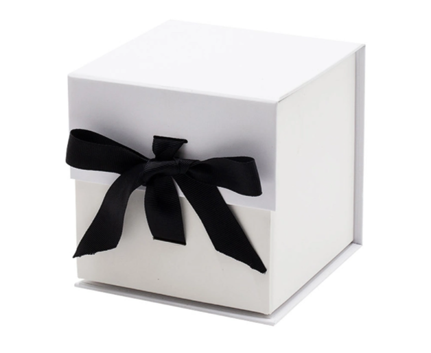 Eco Friendly Cardboard Packing Boxes Foldable Magnetic Closure Gift Box With Ribbon 0
