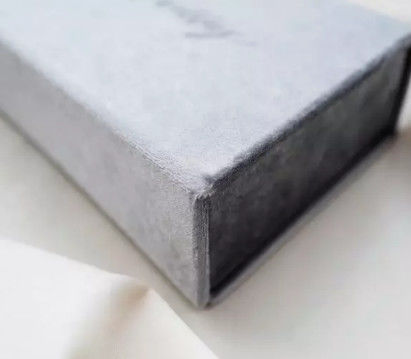 Magnetic Velvet Jewelry Packaging Box CMYK Embossing With Ribbon