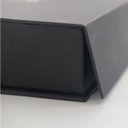 Magnetic Garment Packaging Box Rectangle Paperboard Apparel Gift Box