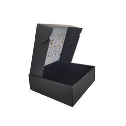 E Flute Customized Food Packaging Box Deboss CMYK Cardboard Mailing Box